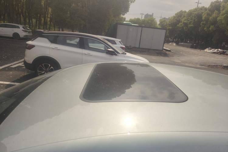 Used Roewe D6 2025 450km Deluxe Edition Roof