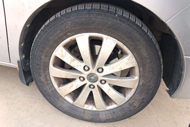 Used JAC Group Refine M5 2016 2.0T Gasoline Automatic Business Edition Right Front Wheel Hub