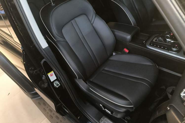 Used Tank 300 2023 Off-Road Edition 2.0T Conqueror Right Front Seat