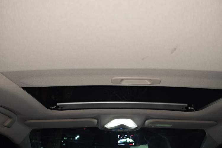 Used Toyota IZOA 2023 2.0L Yixing Version Headliner