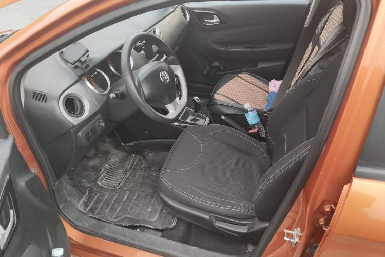 Used Brilliance H220 2014 1.5L AMT Sunroof Version
