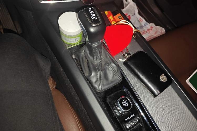 Used Volvo XC60 2021 T5 4x4 Smart Luxury Edition Gear Lever