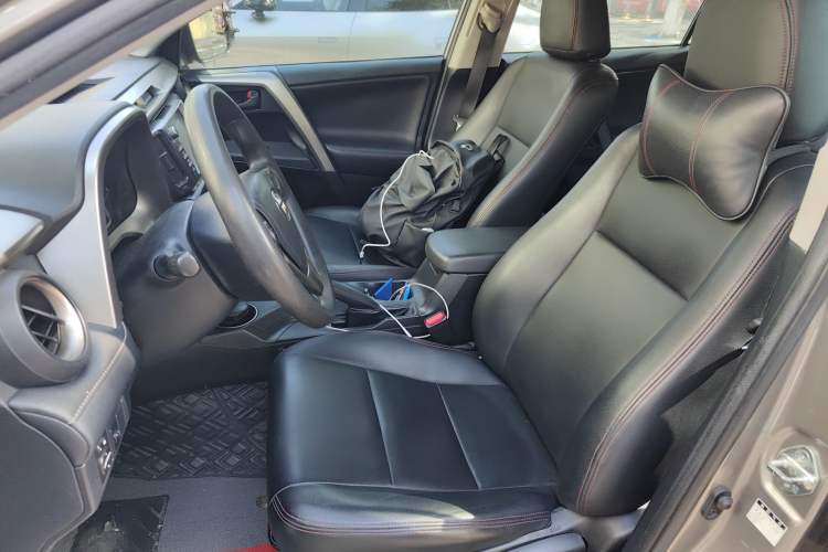 Used Toyota RAV4 2015 2.0L CVT Two-Wheel Drive Fashion Edition
