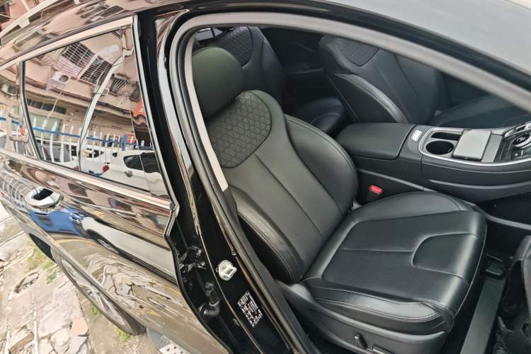 Used Hyundai Santa Fe 2023 Traveler 380T GDi Automatic Two-Wheel Drive GLX Elite Edition
