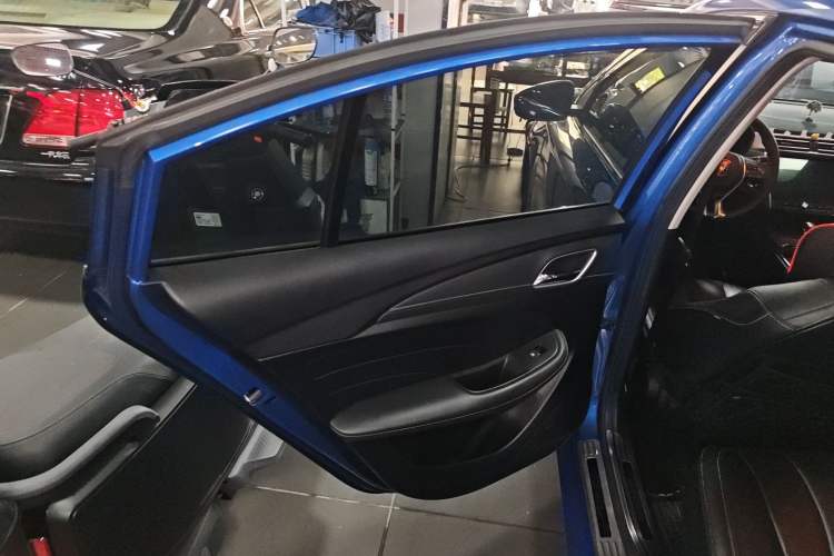 Used Roewe i5 2020 1.5L Automatic 4G Connect Luxury Flagship Edition
