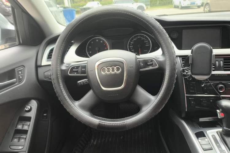 Used Audi A4L 2012 2.0 TFSI automatic standard version