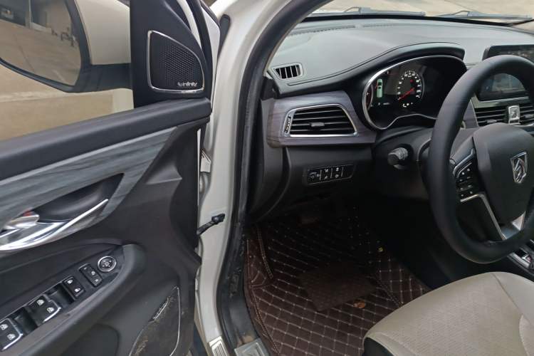 Used Baojun 730 2017 1.5T DCT Flagship Model 7 Seats China V Emission Standard