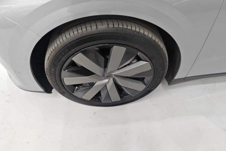 Used Li Auto i6 2025 Model Two-Wheel-Drive Standard Type
