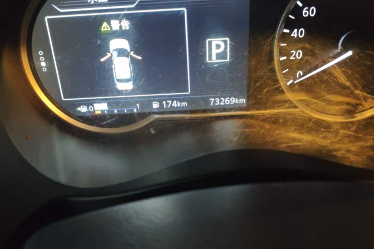 Used Nissan Kicks 2018 1.5L CVT Smart Connect Luxury Edition
