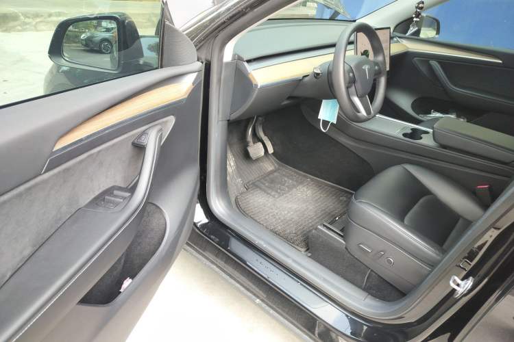 Used Tesla Model Y 2022 Rear-Wheel-Drive Version
