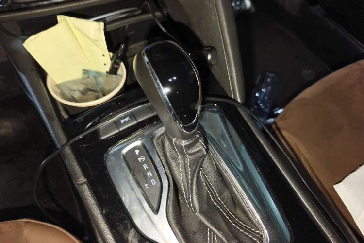 Used Buick Regal 2017 20T Luxury Model Gear Lever