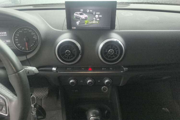 Used Audi A3 2020 Sportback 35 TFSI Fashion Edition China VI Emission Standard Audio And AC Panel