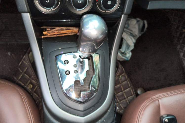 Used Peugeot 408 2013 1.6L Automatic Comfort Edition Gear Lever