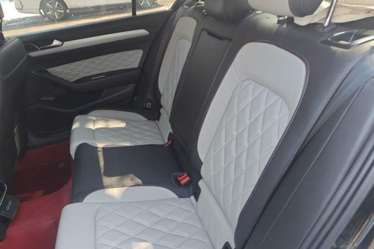 Used Volkswagen Magotan 2023 2 Million Units Commemorative Edition 330TSI DSG Luxury Version Interior 4