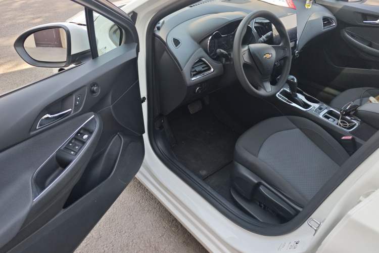 Used Chevrolet Cruze 2017 1.5L Automatic Pioneer Sunroof Edition Driver Seat