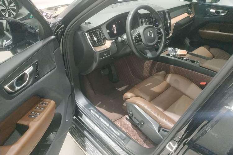 Used Volvo XC60 2023 B5 4x4 Smart Luxury Edition
