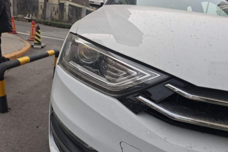 Used Zotye SR7 2016 1.5T CVT Cube Heart Edition China V Standard