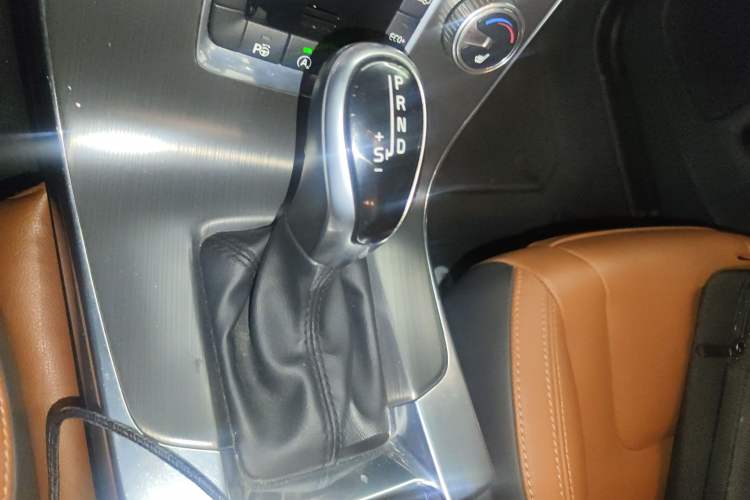 Used Volvo V60 2015 T5 Zhiya Edition
