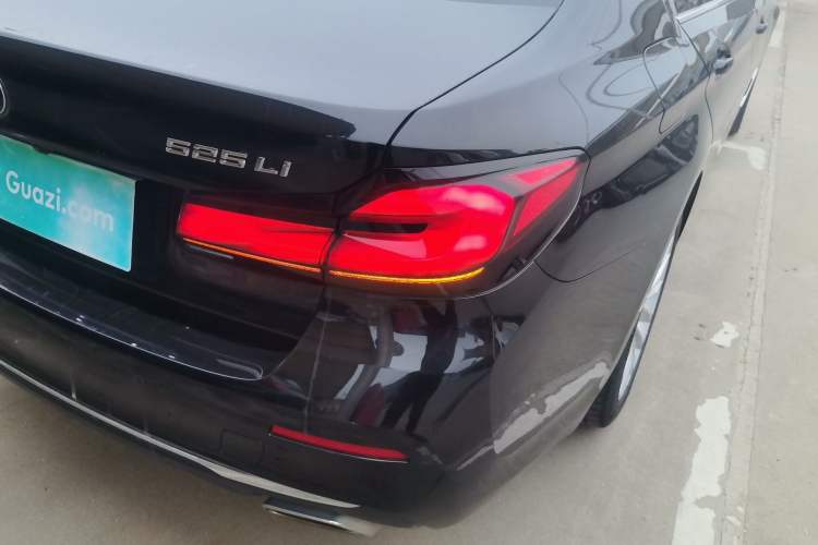 Used BMW 5 Series 2022 Restyled 525Li Luxury Package Exterior 3