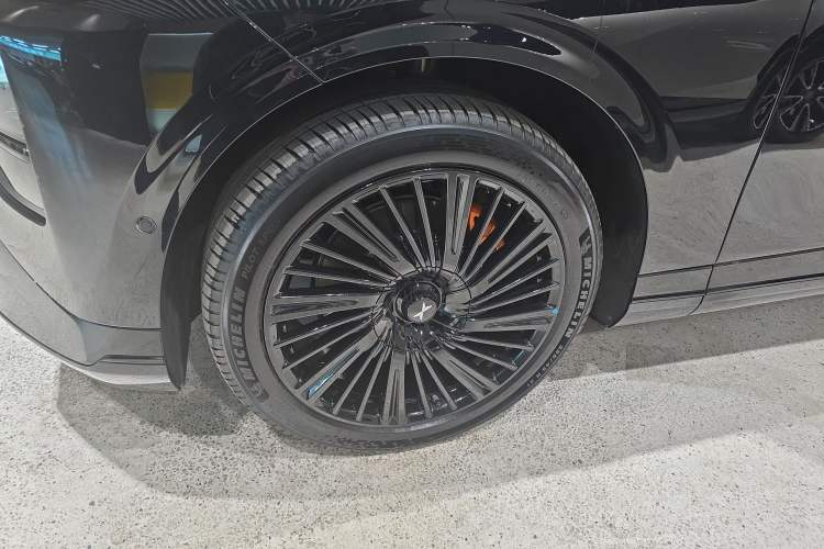 Used XPeng G9 2025 625 Long-Range Max Left Front Wheel Hub