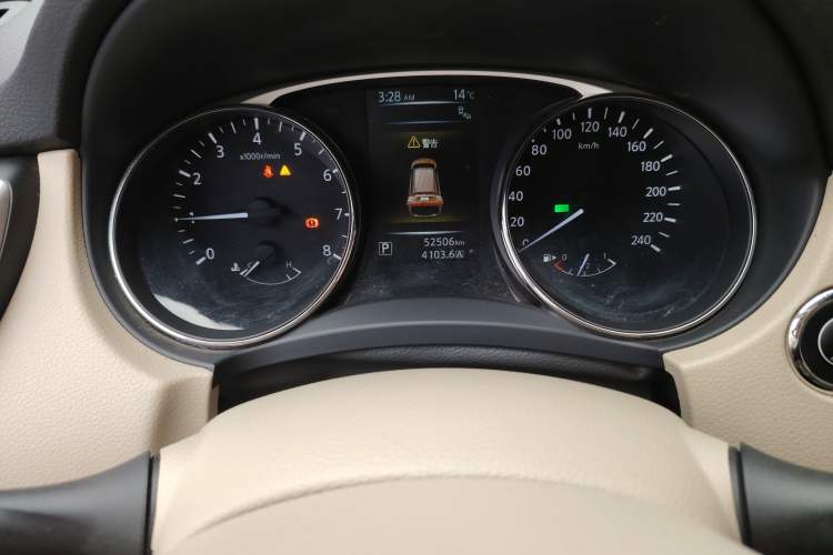 Used Nissan X-Trail 2016 2.5L CVT Sport Edition 4WD Odometer Close Up