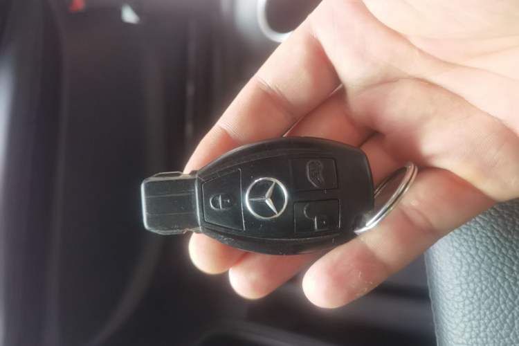 Used Mercedes-Benz Vito 2016 2.0T Elite Version 9-seater Vehicle Key