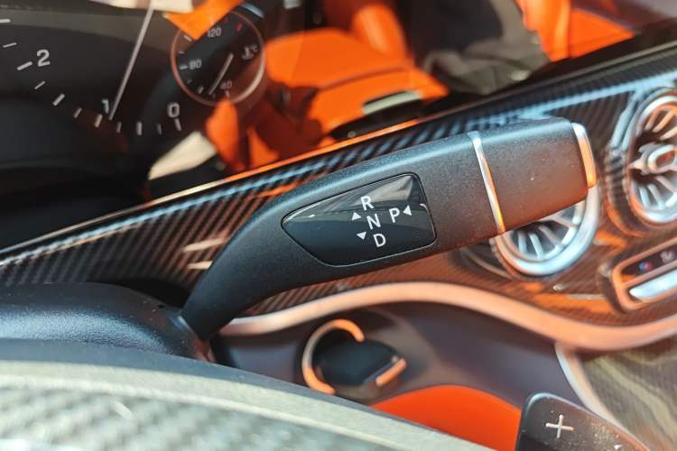 Used Mercedes-Benz Vito 2021 2.0T Business Version 7 Seats Gear Lever