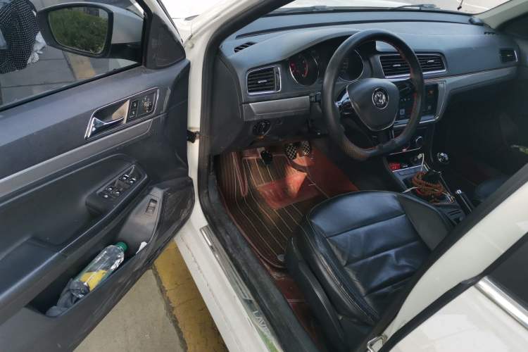 Used Volkswagen Lavida 2015 1.6L Manual Comfort Edition
