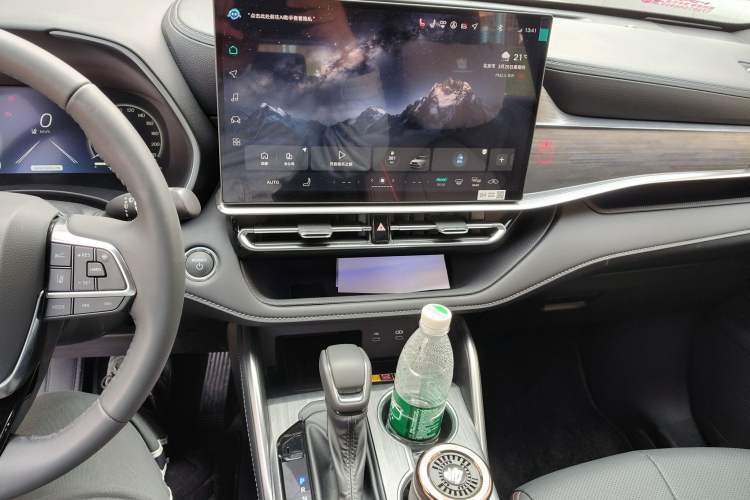 Used Toyota Crown Kluger 2026 Model 2.5L HEV All-Wheel-Drive Prestige Edition Audio And AC Panel