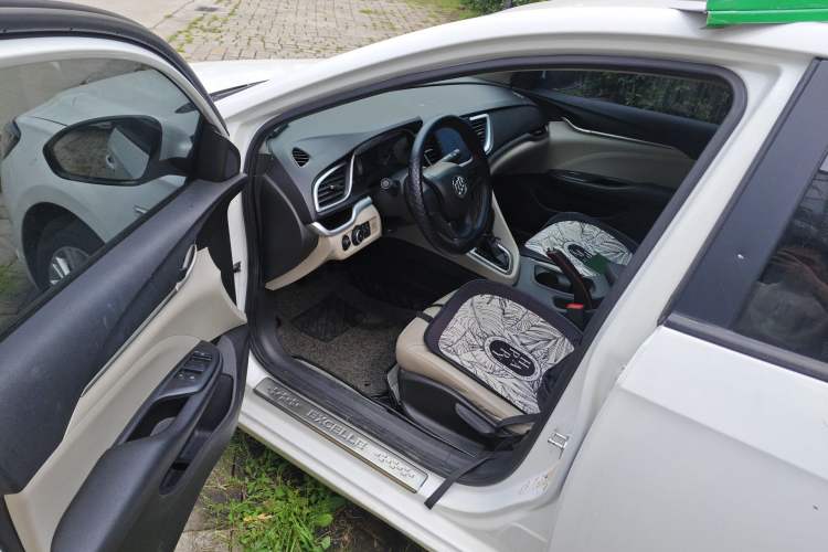 Used Buick GT 2016 15N Automatic Elite Edition Driver Seat