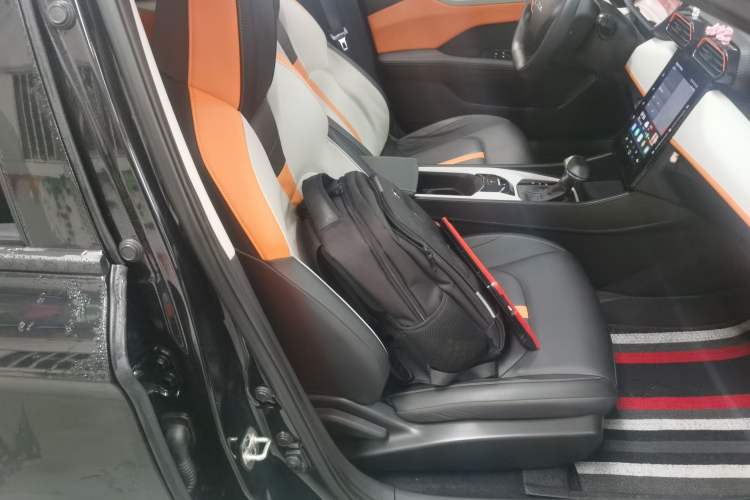 Used Dongfeng Aeolus Yixuan 2023 Mach Edition 1.5L Automatic Chasing Shadow Version Right Front Seat