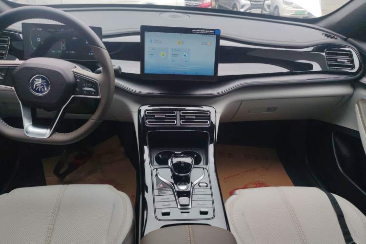 Used BYD Qin PLUS 2024 HONOR Edition DM-i 55KM Leading Model Audio And AC Panel