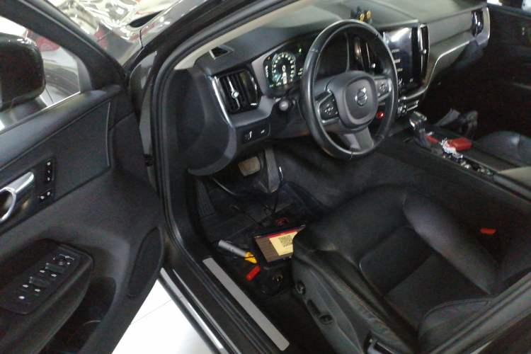 Used Volvo XC60 2021 T5 4x4 Smart Luxury Edition Driver Seat