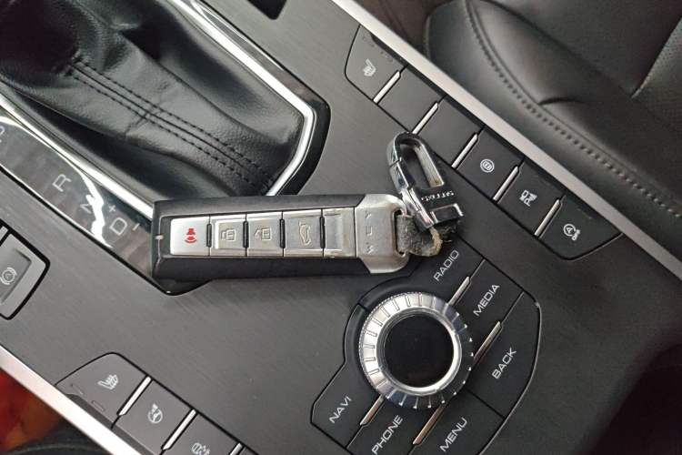 Used Wey VV5 2019 Upgraded Model 2.0T Two-Wheel Drive Ultra-Luxury Version China V Standard