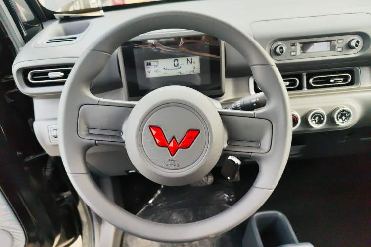 Used Wuling Zhiguang New Energy 2025 Standard Model Steering Wheel