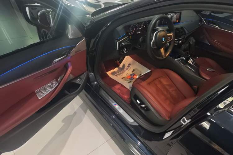 Used BMW 5 Series 2019 Restyled 530Li Luxury Edition M Sport Package Driver Seat