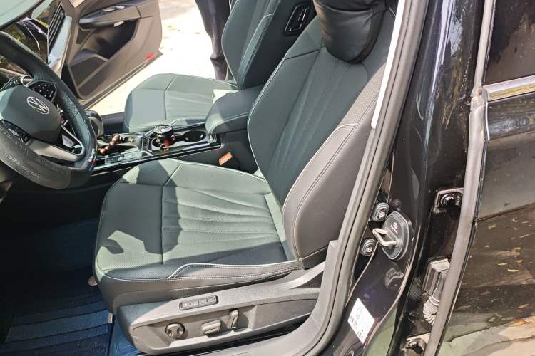 Used Volkswagen Passat 2024 330TSI Elite Edition Left Front Seat