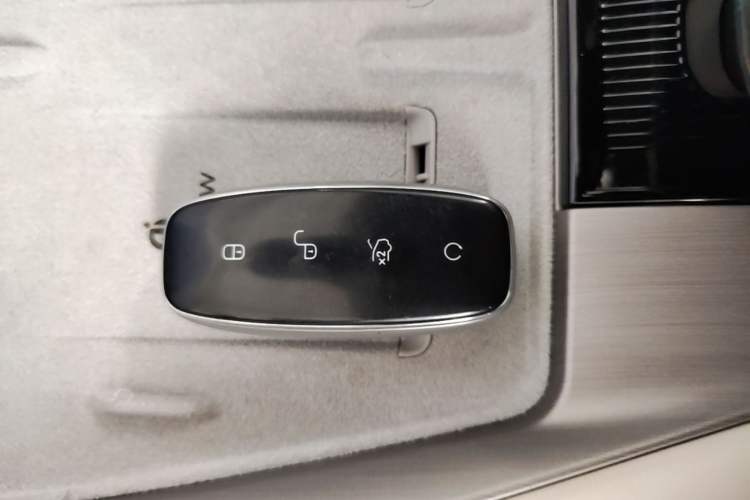 Used Denza N7 2025 630 All-Wheel Drive Intelligent Driving Dual-Laser Flagship Edition Vehicle Key