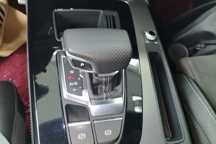 Used Audi Q5L Sportback 2024 40 TFSI Luxury Edition Gear Lever