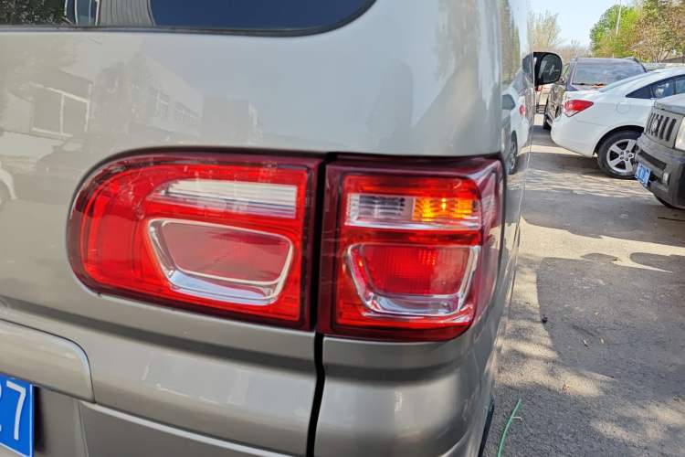 Used FORTHING Lingzhi 2018 M5L 2.0L 7-Seater Comfort Model