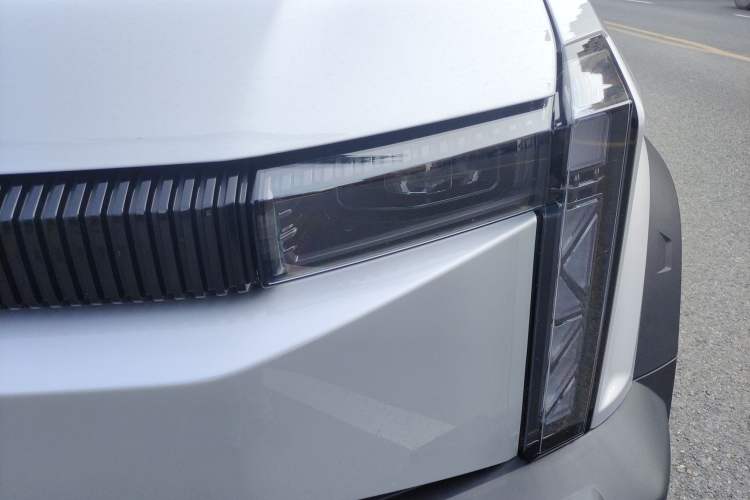 Used iCAR 03 2024 501km Four-wheel Drive Long-Range Advanced Version Left Front Headlight