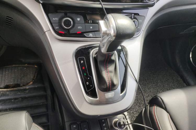 Used Haval H6 2015 Sport Edition 1.5T Automatic Two-Wheel Drive Luxury Model Gear Lever