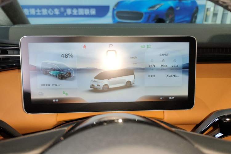 Used Geely Galaxy LEVC L380 2024 140-Degree 8-Seater Four-Wheel Drive Max