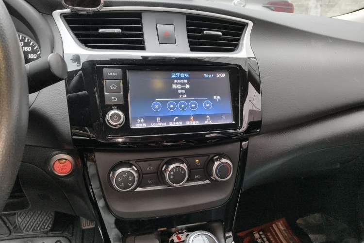 Used Nissan Sylphy 2018 1.6XV CVT Deluxe Edition Audio And AC Panel