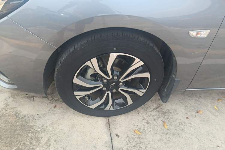 Used Chevrolet Monza 2020 Light Hybrid RS 330T Automatic Comfort Edition Left Front Wheel Hub