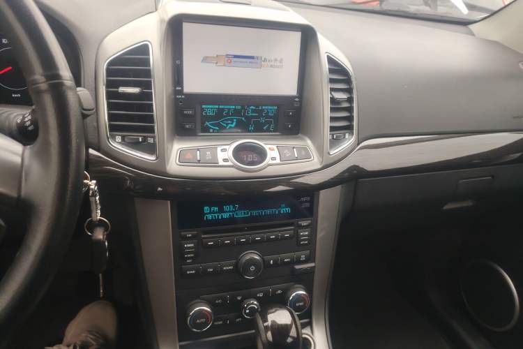 Used Chevrolet Captiva 2014 2.4L 4x4 Flagship Edition 7 Seats Audio And AC Panel