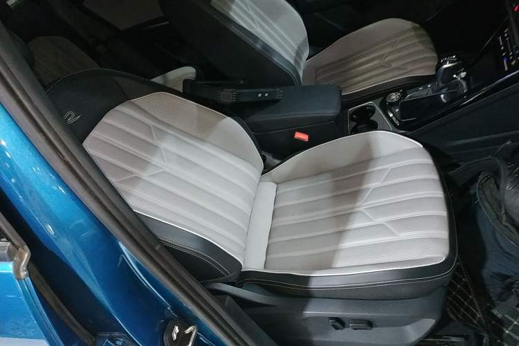 Used Volkswagen Tayron 2023 380TSI Four-Wheel Drive R-Line Pro Smart Edition Right Front Seat