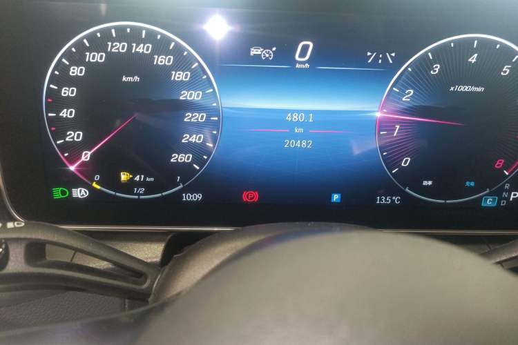 Used Mercedes-Benz GLC 2023 GLC 300 L 4MATIC Dynamic 7-Seater Odometer Close Up