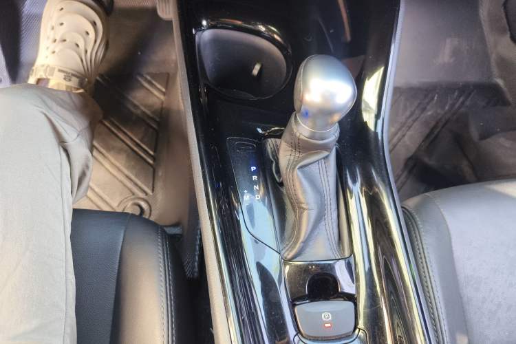 Used Toyota IZOA 2018 2.0L Yichi Version China VI Standard