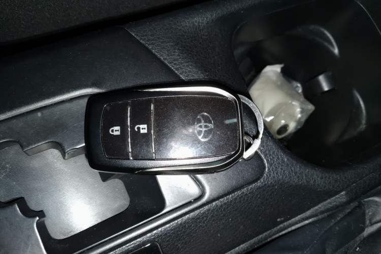 Used Toyota RAV4 2016 2.0L CVT Two-Wheel Drive Fashion Edition China V Standard